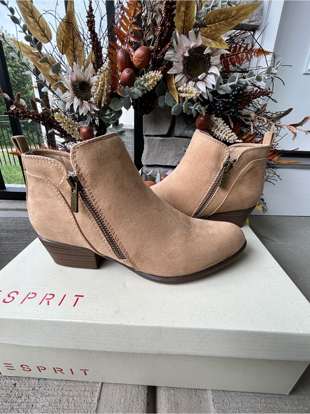 Esprit NIB Timber Sand Suede Ankle Booties for Women with Side Zip Size 6 Med.